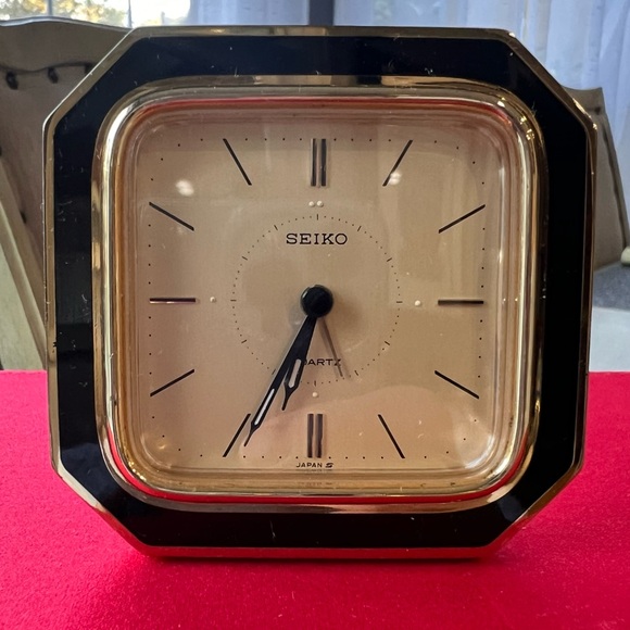 VINTAGE TRAVEL ALARM CLOCK Circa 1980 - Picture 5 of 8